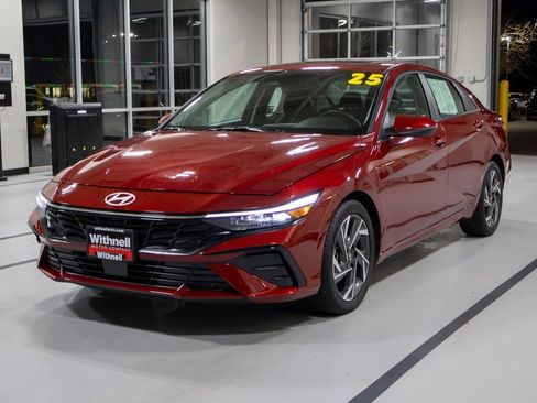 Certified 2025 Hyundai Elantra Limited image 3