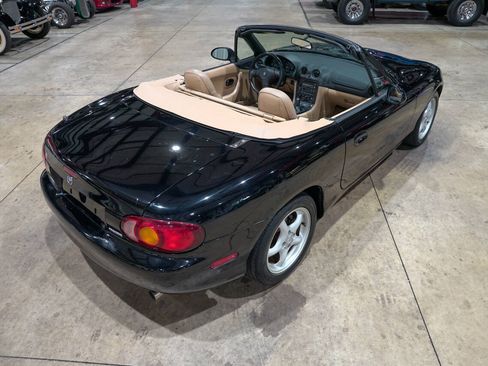Used 1999 MAZDA MX-5 Miata RWD image 17