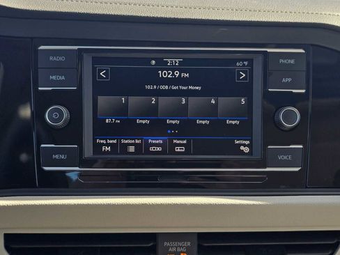 Used 2023 Volkswagen Jetta SE w/ Panoramic Sunroof Package image 29