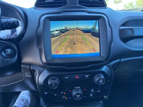 Used 2020 Jeep Renegade Altitude w/ UConnect 8.4 Nav Group FWD image 23