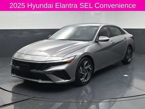 Used 2025 Hyundai Elantra SEL FWD image 2