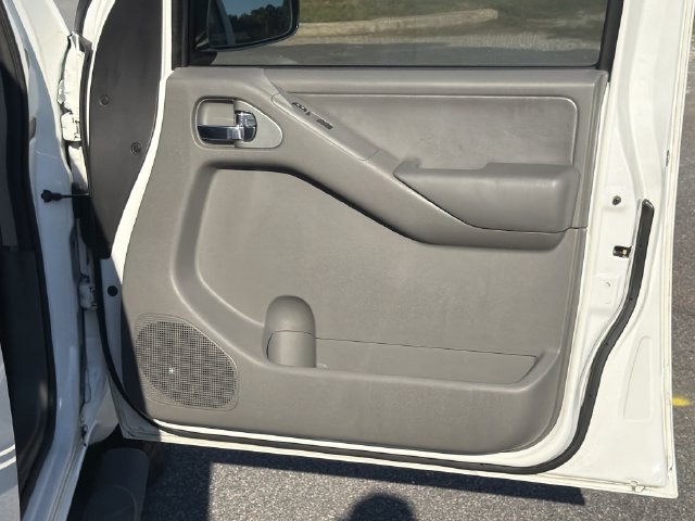 Used 2010 Nissan Frontier LE w/ LE Value Truck Pkg RWD image 16