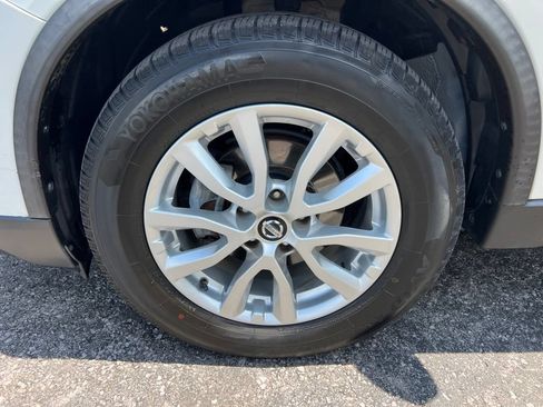 Used 2017 Nissan Rogue SV FWD image 8