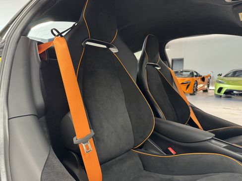 Used 2023 McLaren Artura RWD image 11