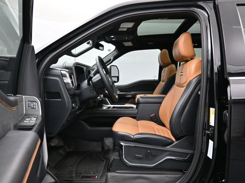 Used 2024 Ford F350 Platinum w/ FX4 Off-Road Package image 8