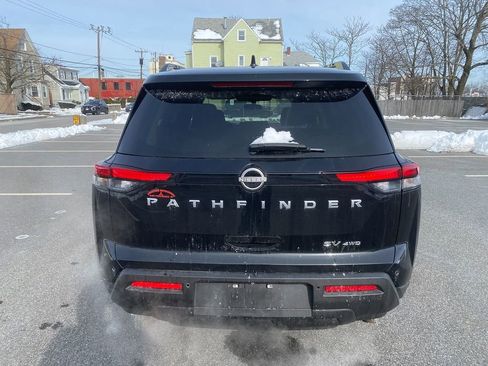 Used 2024 Nissan Pathfinder SV image 6