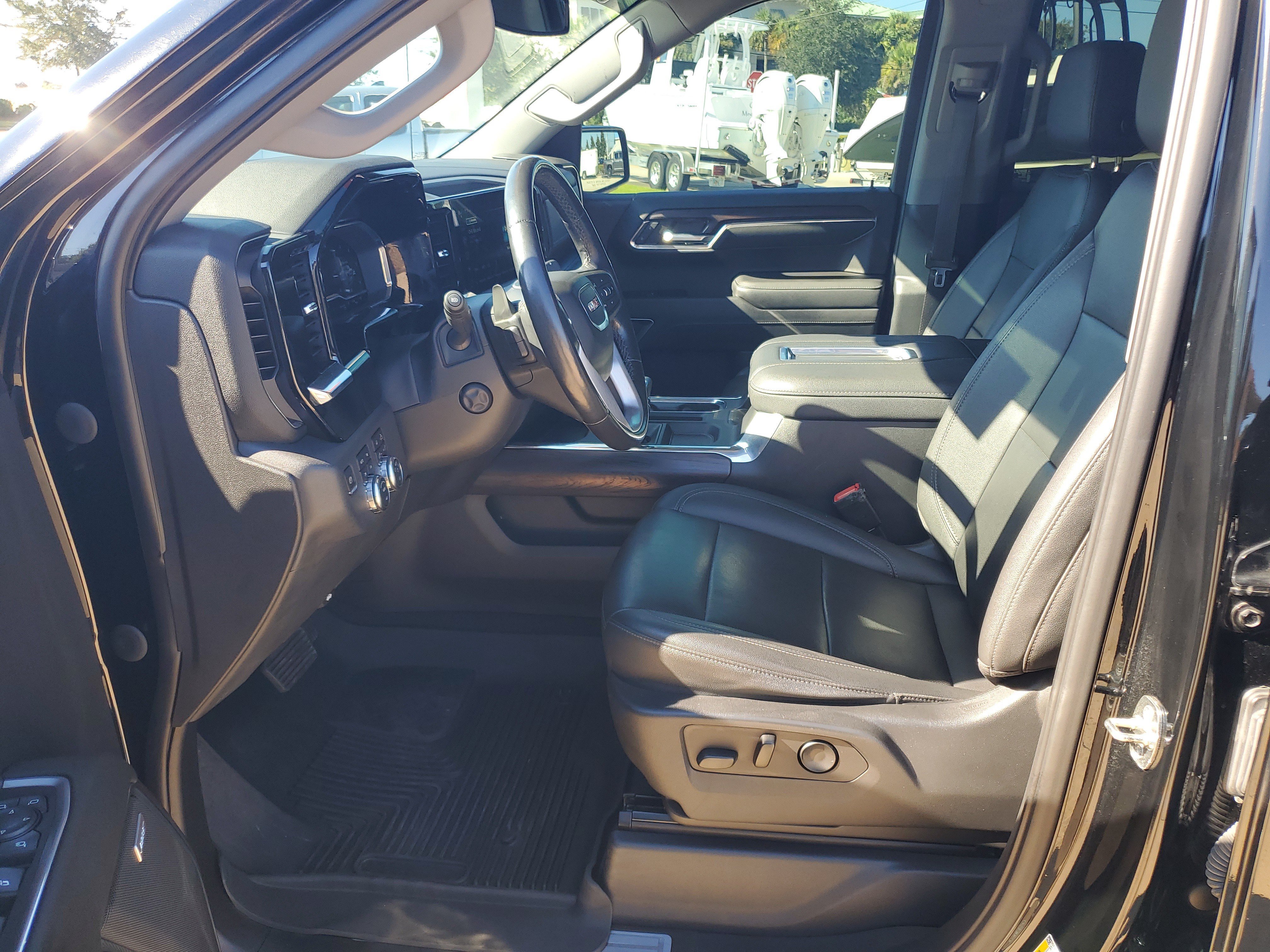 Used 2022 GMC Sierra 1500 SLT w/ SLT Premium Plus Package AWD/4WD image 4