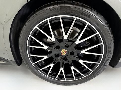 Used 2025 Porsche Panamera RWD image 30