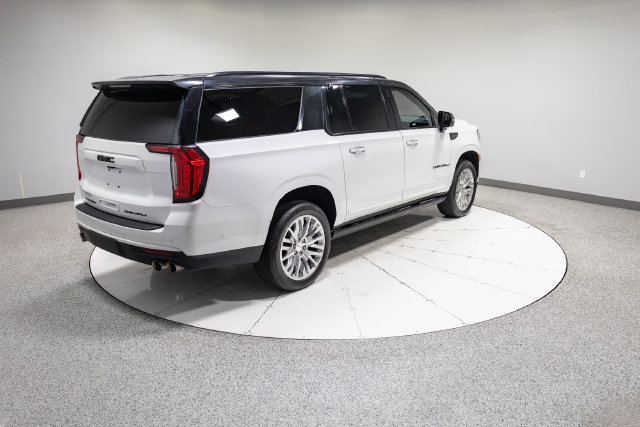 Used 2023 GMC Yukon XL Denali w/ Denali Reserve Package AWD/4WD image 32