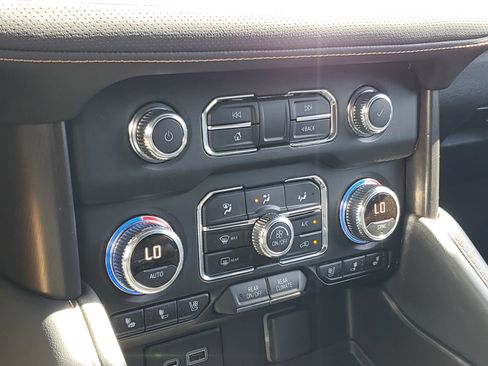 Used 2022 GMC Yukon AT4 AWD/4WD image 30