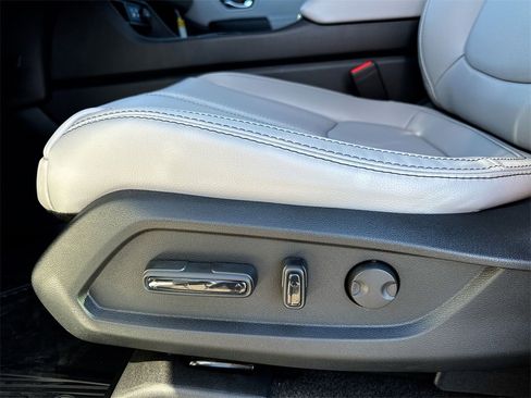 New 2025 Honda Pilot Touring image 12