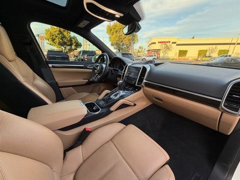 Used 2018 Porsche Cayenne Platinum Edition AWD/4WD image 40