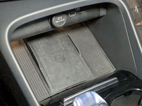 New 2025 Volvo XC40 B5 Ultra w/ Climate Package image 24