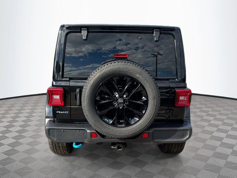 Used 2022 Jeep Wrangler Unlimited Sahara w/ Cold Weather Group AWD/4WD image 7