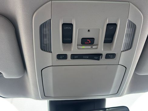 Used 2024 Toyota Highlander XLE image 34