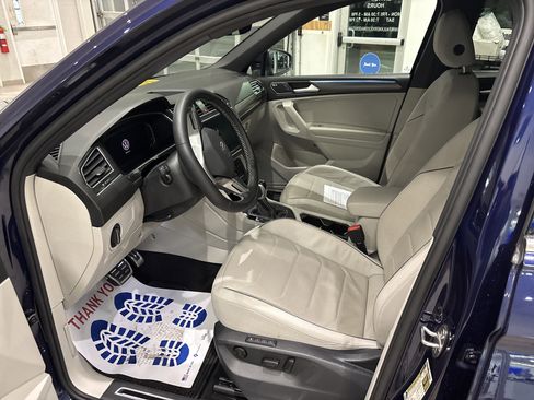 Used 2023 Volkswagen Tiguan SEL R-Line image 10