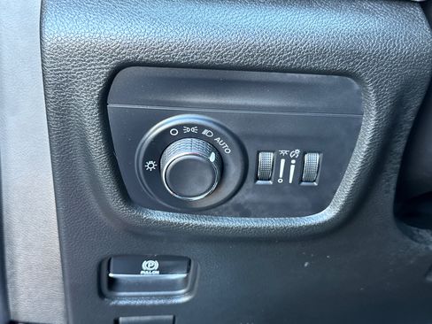 Used 2025 Jeep Grand Cherokee L Laredo image 15