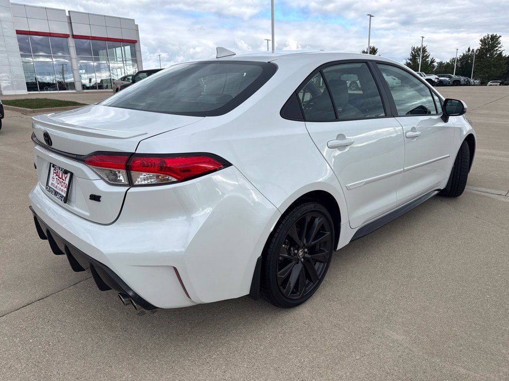 Certified 2025 Toyota Corolla SE w/ SE Premium Package FWD image 3