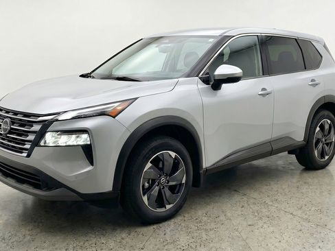 Used 2025 Nissan Rogue SV AWD/4WD image 3