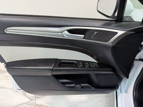 Used 2020 Ford Fusion SE w/ Equipment Group 151A image 10