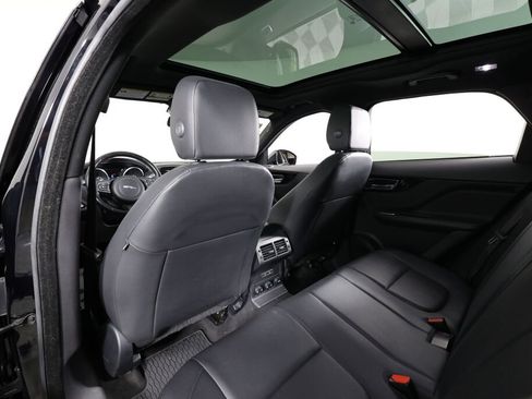 Used 2017 Jaguar F-PACE Premium image 14