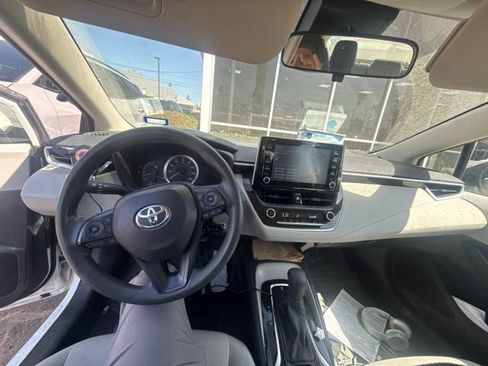 Used 2020 Toyota Corolla LE FWD image 4