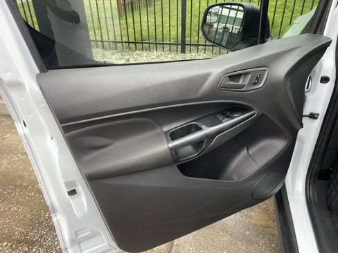 Used 2017 Ford Transit Connect XL image 12