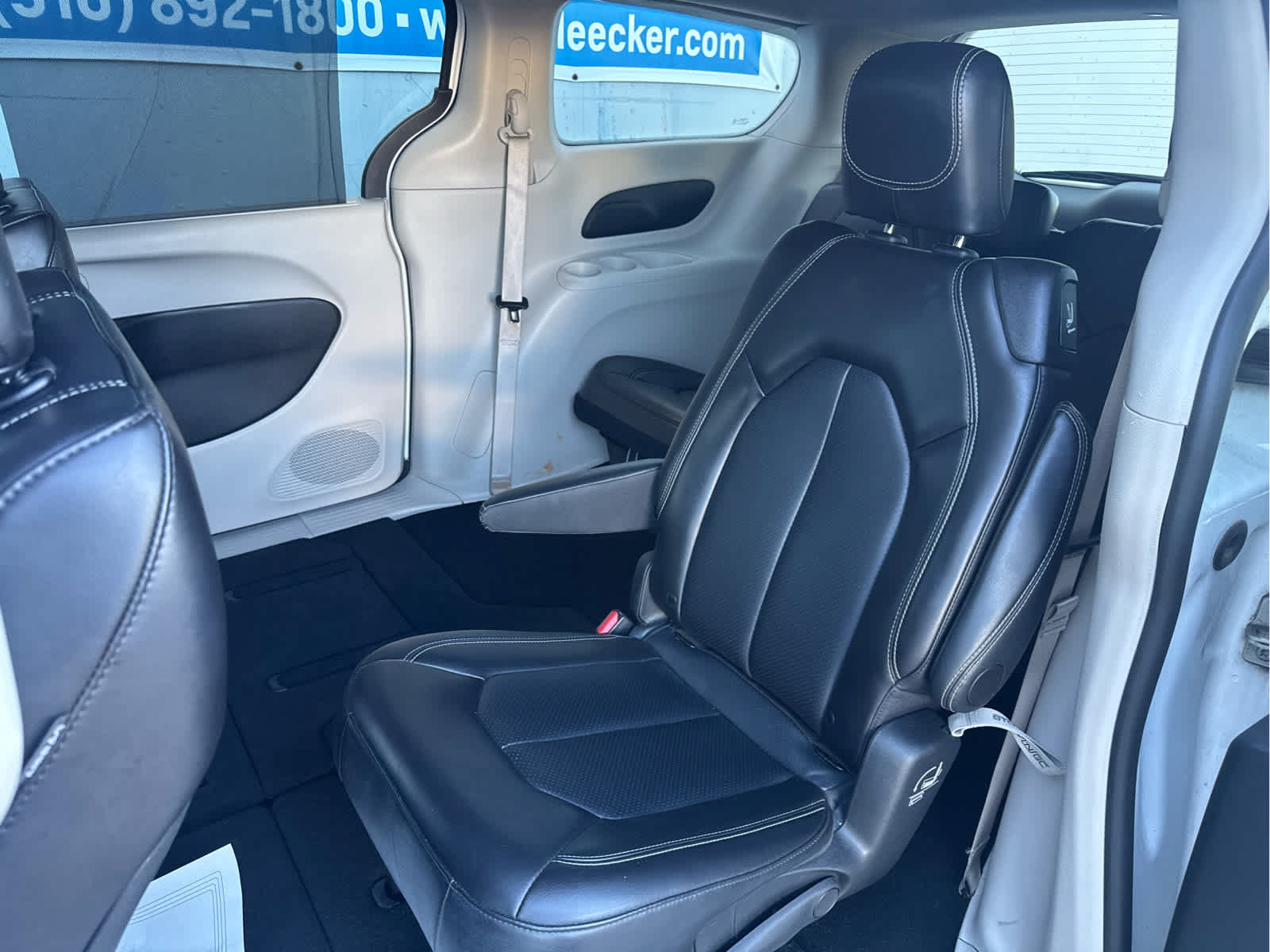 Used 2024 Chrysler Pacifica Touring-L FWD image 32