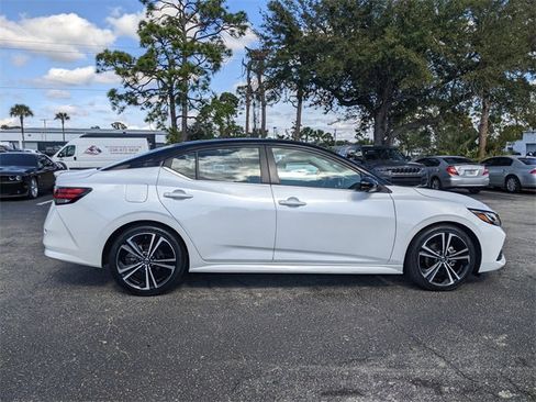 Used 2021 Nissan Sentra SR w/ SR Premium Package image 3