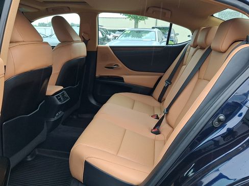 Used 2022 Lexus ES 350 w/ Premium Package FWD image 11