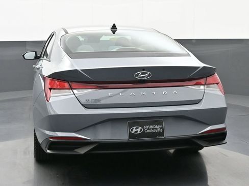 Used 2022 Hyundai Elantra SEL w/ Cargo Package image 4