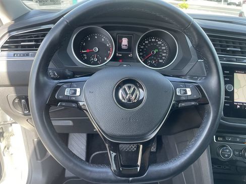 Used 2018 Volkswagen Tiguan SEL AWD/4WD image 17