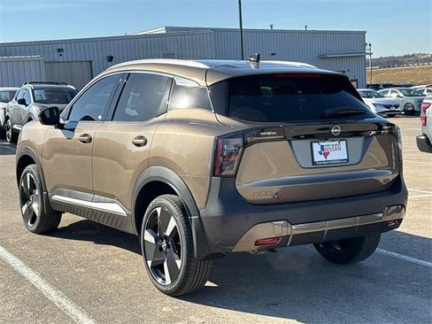 New 2026 Nissan Kicks SR image 6