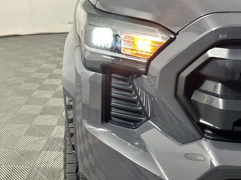 Used 2026 Toyota Tacoma SR5 AWD/4WD image 9