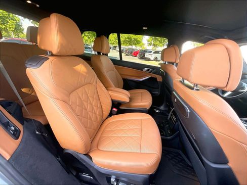 Used 2023 BMW X7 xDrive40i w/ M Sport Package AWD/4WD image 27