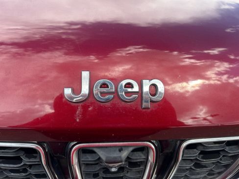 Used 2023 Jeep Grand Cherokee Limited w/ Luxury Tech Group II AWD/4WD image 23