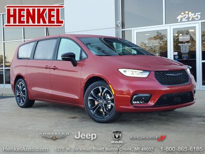 New 2026 Chrysler Pacifica Select