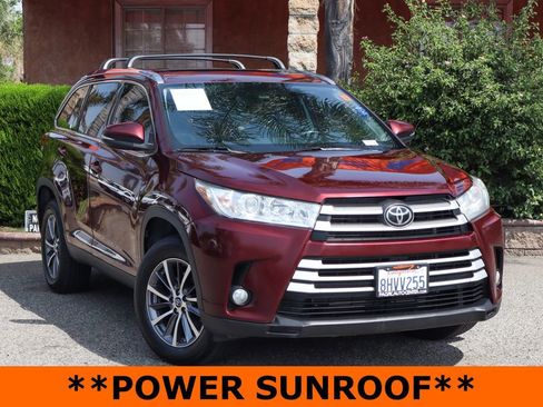Used 2019 Toyota Highlander XLE image 2