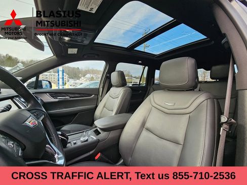 Used 2024 Cadillac XT6 Premium Luxury image 11