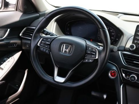 Used 2018 Honda Accord Touring image 32