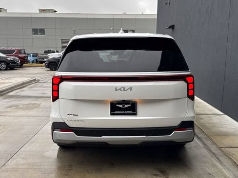 Used 2025 Kia Carnival image 22