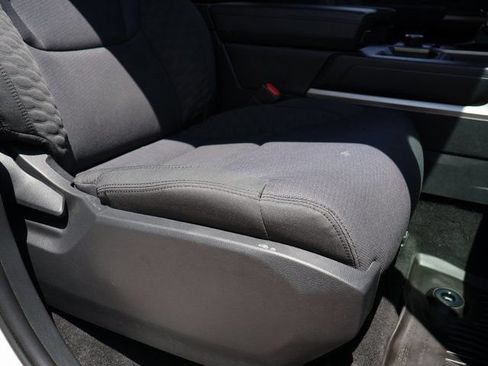 Used 2022 Toyota Tundra SR5 w/ SR5 Convenience Package AWD/4WD image 8