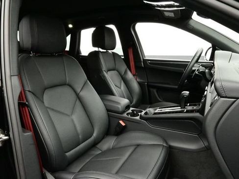 Certified 2025 Porsche Macan GTS AWD/4WD image 18