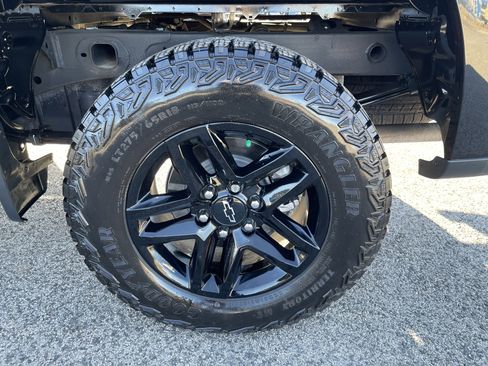 Used 2024 Chevrolet Silverado 1500 LT Trail Boss w/ Convenience Package II image 7