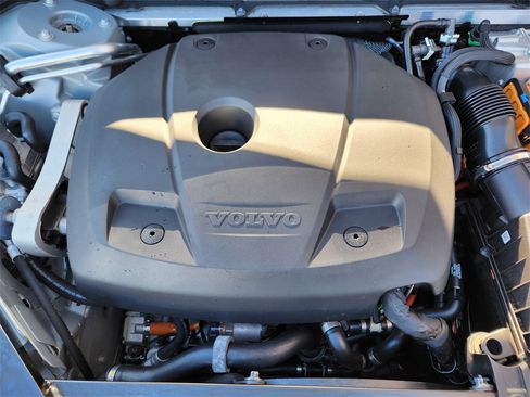 Used 2025 Volvo XC60 T8 Ultra w/ Protection Package Premier image 19