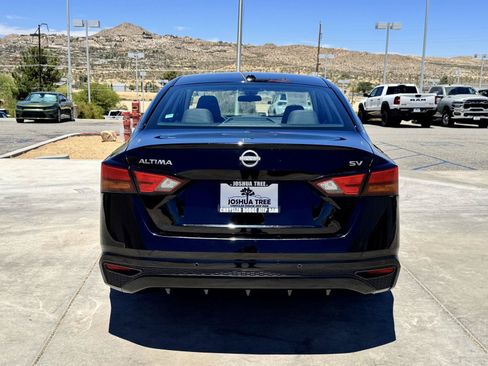 Used 2024 Nissan Altima 2.5 SV FWD image 5