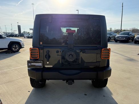 Used 2013 Jeep Wrangler Unlimited Sport image 6