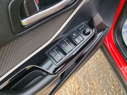 Used 2020 Toyota C-HR Limited image 13