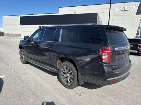 Used 2024 Chevrolet Suburban LT w/ Luxury Package image 6