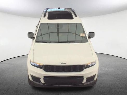 Used 2024 Jeep Grand Cherokee L Limited w/ Black Appearance Package AWD/4WD image 2